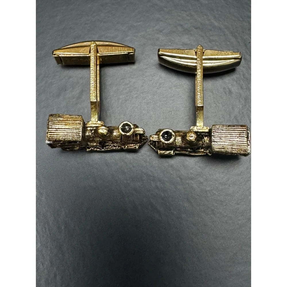 Vintage Sarah Coventry Steam Locomotive Train Cufflinks 3D Antiqued Gold Tone